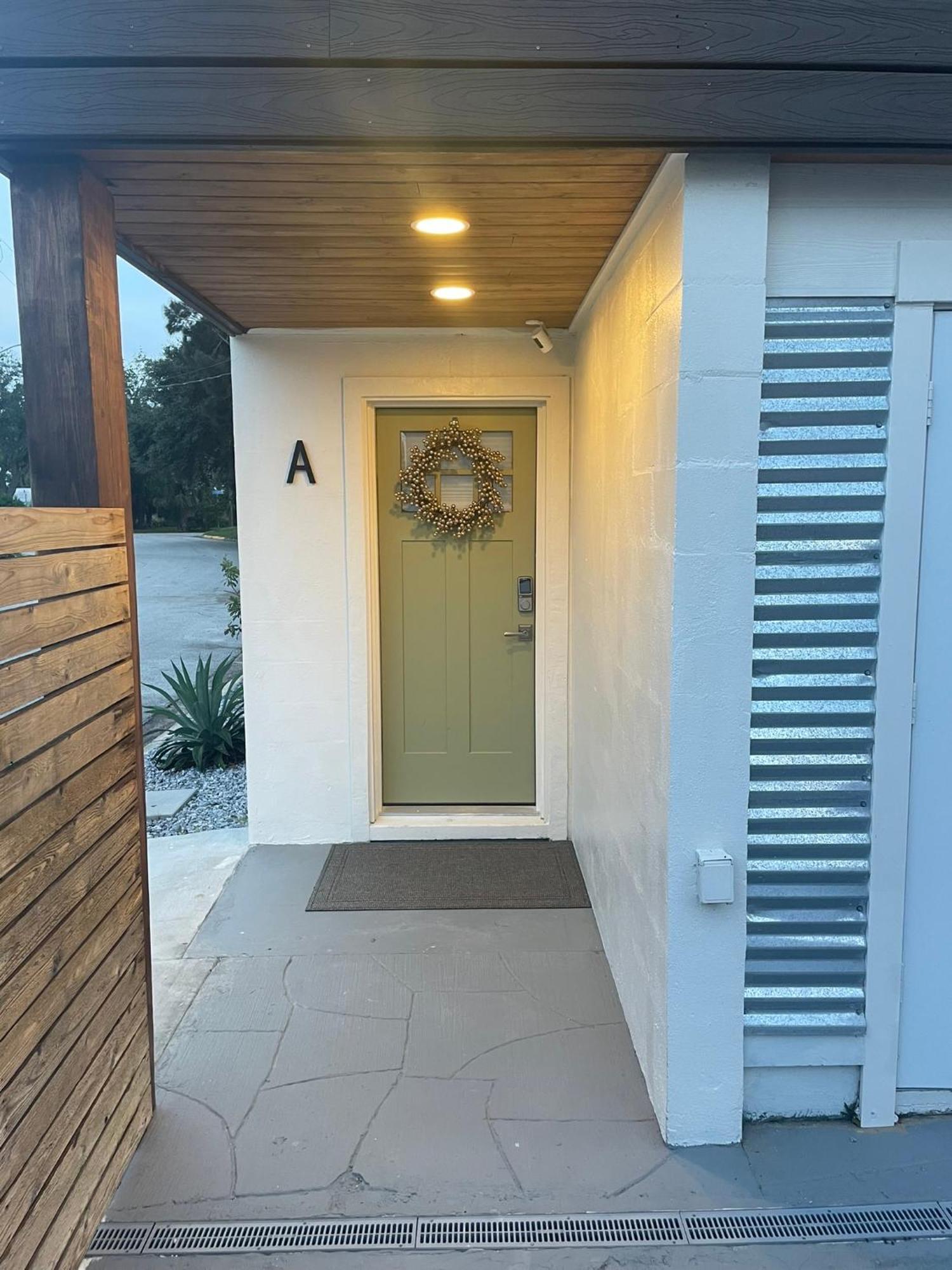 Shares Courtyard Luxury Apt - New! Rockledge Exterior photo