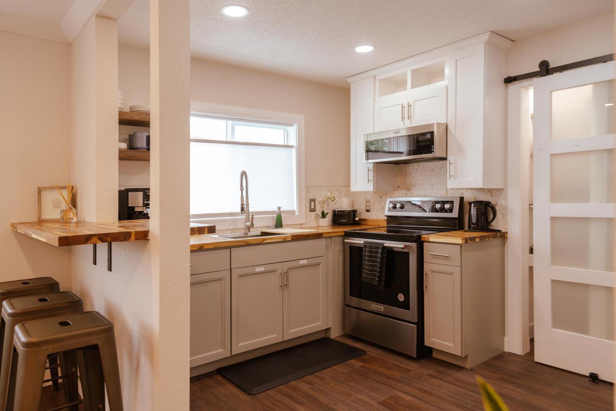Shares Courtyard Luxury Apt - New! Rockledge Exterior photo